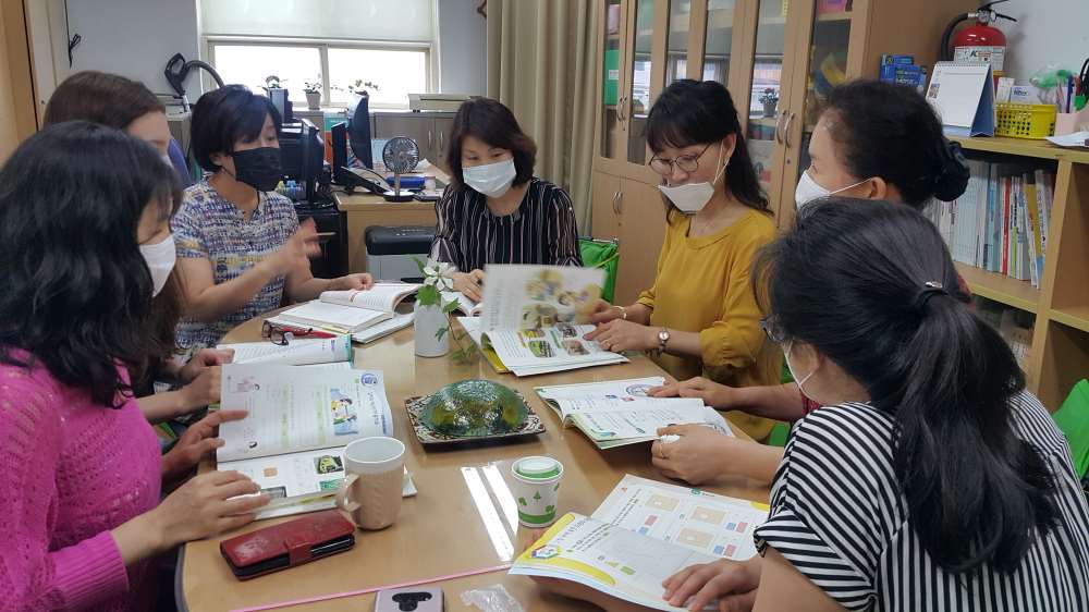 그림입니다.

원본 그림의 이름: 3학년.jpg

원본 그림의 크기: 가로 5312pixel, 세로 2988pixel